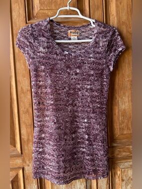Mudd Short Sleeve Scoop Neck Top in Plum Floral Print
